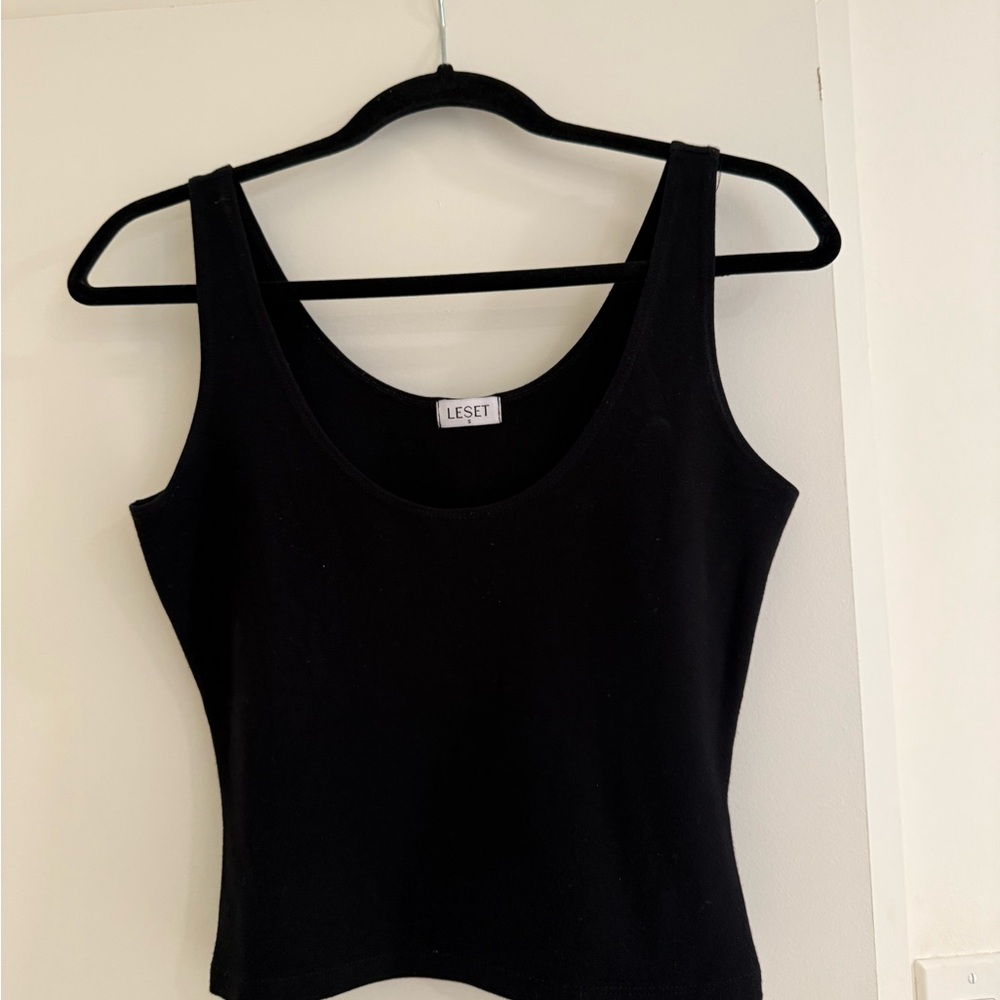 LESET Black Fitted Sleeveless Tank Top